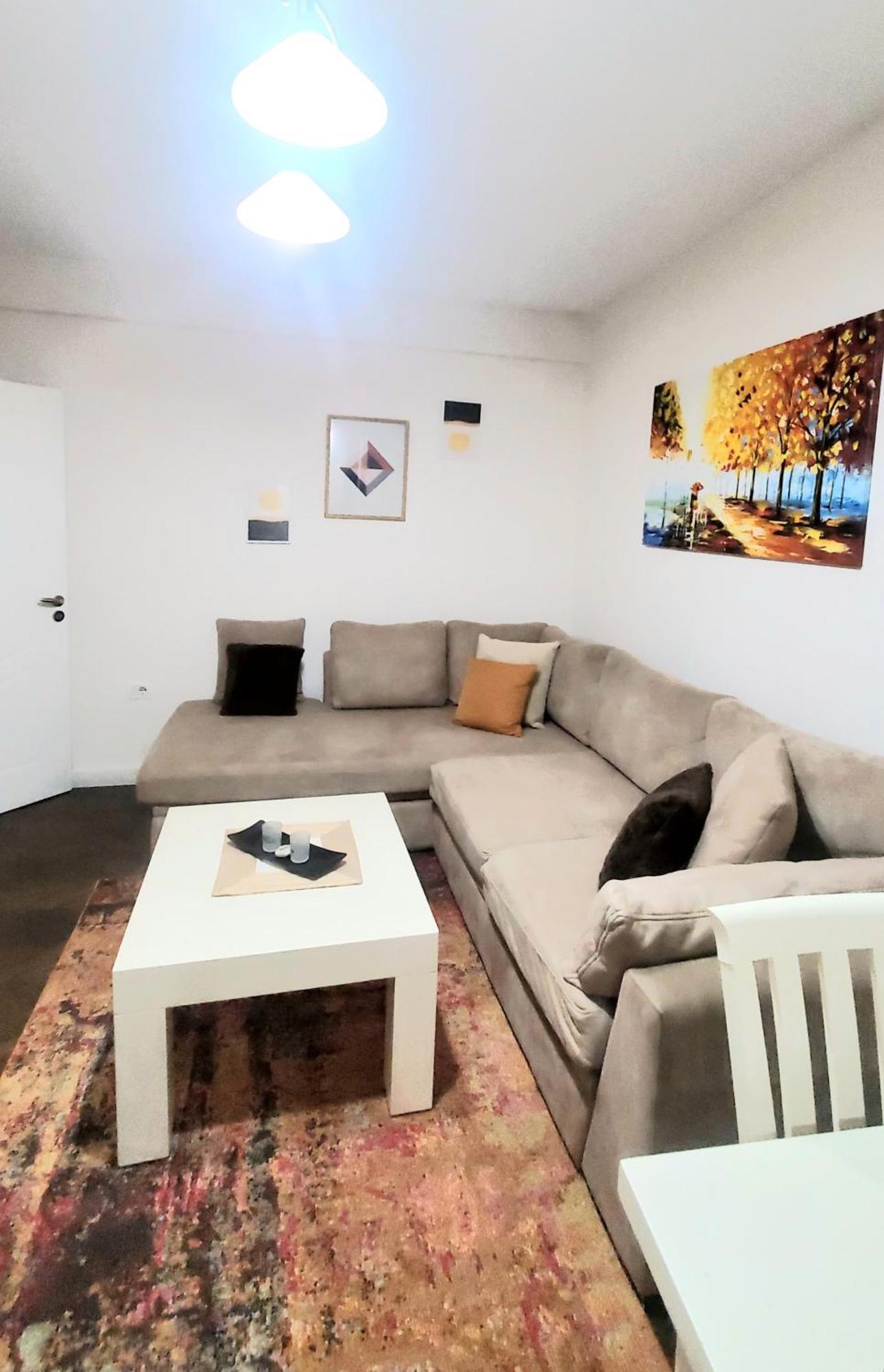 Tulips Central - Entire Apartment Tirana Bagian luar foto